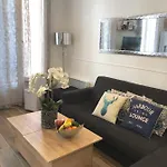 아파트 Stylish White And Red 주앙레핑