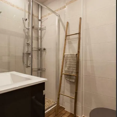 Apartment Stylish White And Red Juan-les-Pins