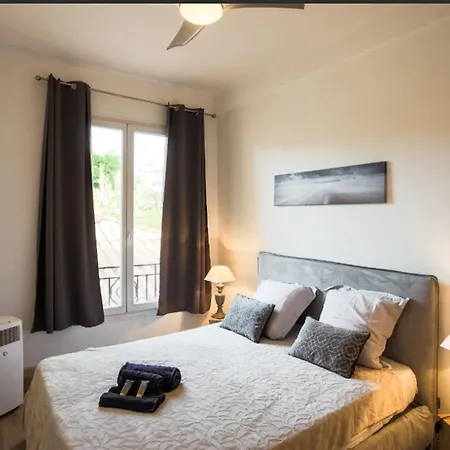 Apartman Stylish White And Red