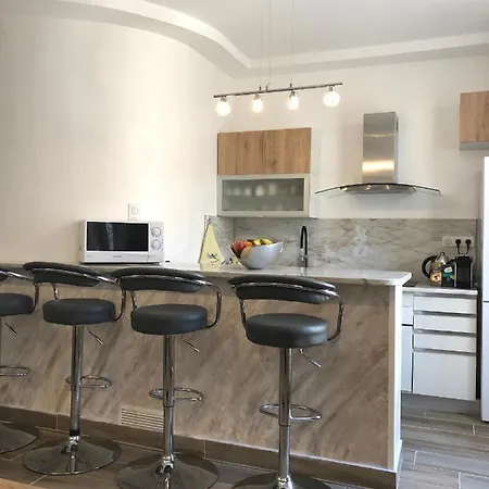 Stylish White And Red Apartman *